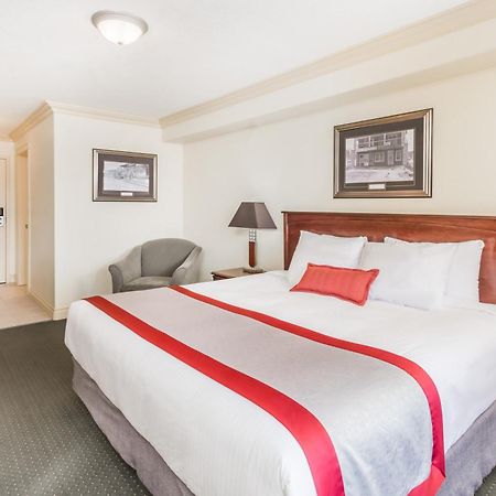 Ramada By Wyndham Hinton Hotel Buitenkant foto